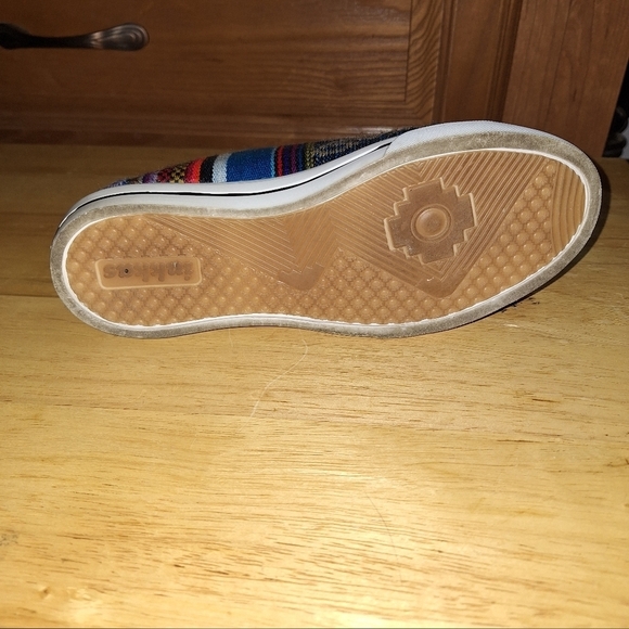 Inkkas Colorful Incan Patterned unisex Sneakers in a women's 5 or men's 3. - Picture 5 of 11